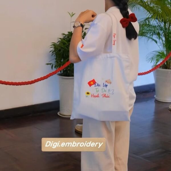 Vietnamese National Motto Embroidered Tote Bag With Name On Strap, Bringing Vietnam Everywhere, Zippered Tote Bag, Personalized Gift, Vietnamese Souvenir - Image 4